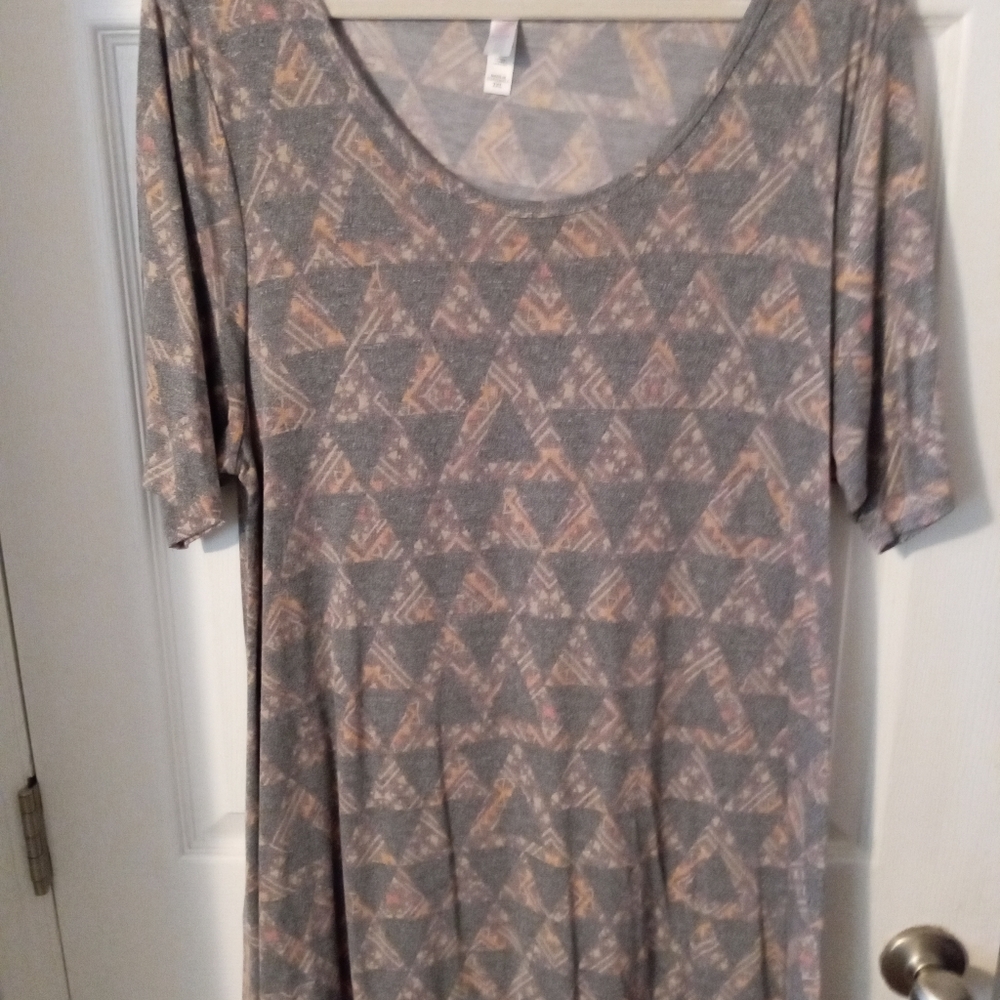 NWOT 2X LuLaRoe top